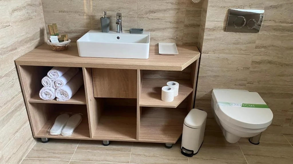 Washbasin and towels